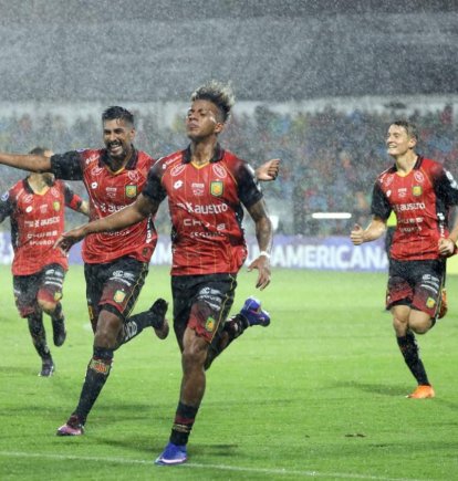 El 3-0 del Deportivo Cuenca ante Libertad reflejó la superioridad del club azuayo.