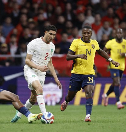 Willian Pacho (i) fue el capitán de Ecuador ante el amistoso Marruecos.