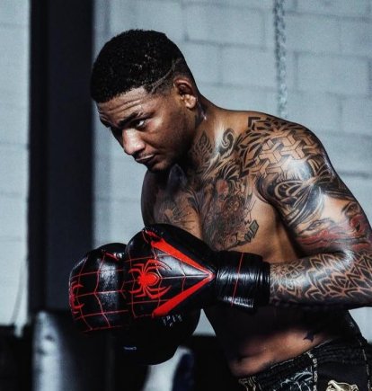 El peleador ecuatoriano Michael Morales entrena en Tijuana, México.