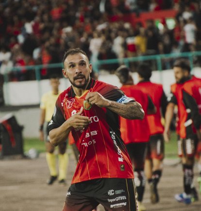 Lucas Mancinelli hizo un gol olímpico al Santos.