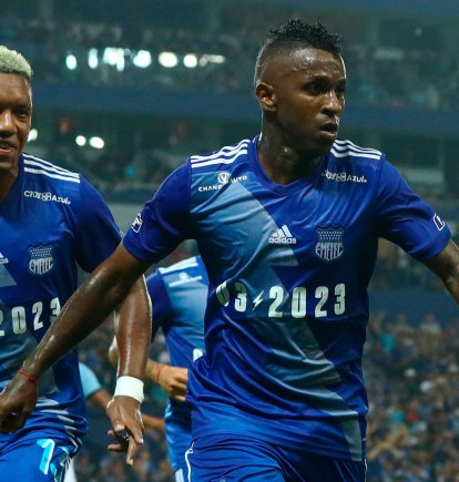 Miller Bolaños (d) no entrena con Emelec desde el pasado 26 de octubre.