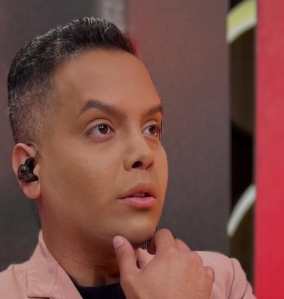 Dieter Hoffmann es presentador de Fuull Farándula.