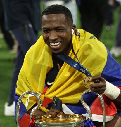 Willian Pacho es el primer ecuatoriano en ganar la Champions League.