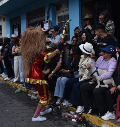 La Diablada Pillareña convoca a cientos de danzantes del 1 al 6 de enero, en una celebración donde la organización comunitaria sostiene cada paso del baile.