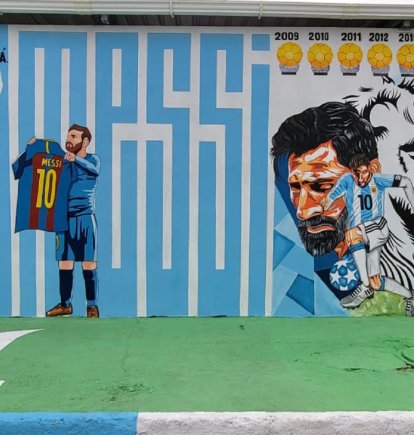 Pintó nueve veces a Messi en Ecuador: la historia del artista que sueña con conocerlo.