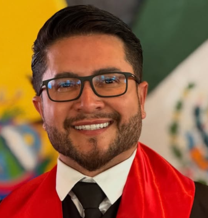 Jorge Heredia recibió el título de Doctor Honoris Causa