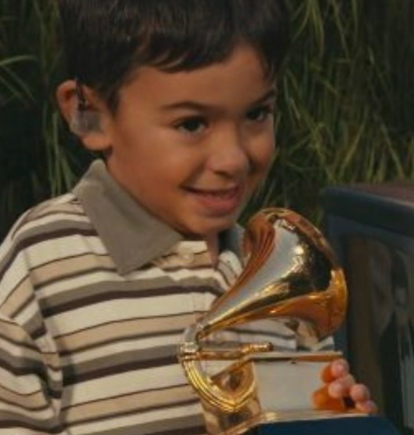 Confirman que el niño del Super Bowl no es Liam Conejo, sino el actor Lincoln Fox, quien vivió un momento inolvidable junto a Bad Bunny.