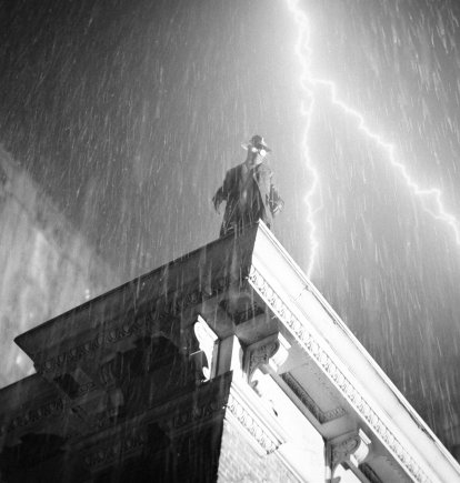 Nicolas Cage encarna a Spider-Noir, el héroe más oscuro de Marvel, en la Nueva York de los años 30