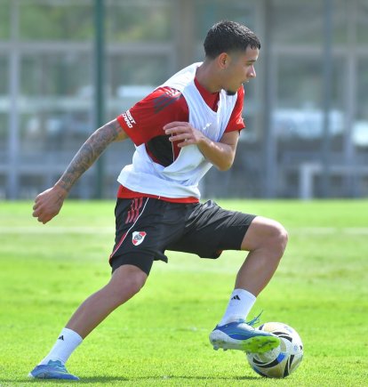 Kendry Páez en entrenamiento de River Plate.