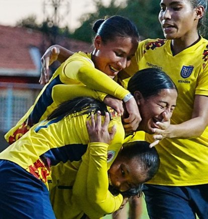Ecuador femenino sub 20, sueña en grande: Goleada 4-0 ante Perú y clasifica a hexagonal final.