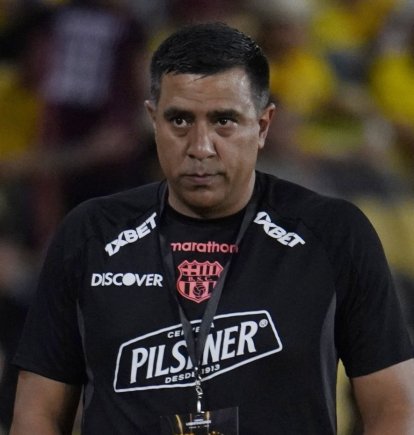 César Farías, DT de Barcelona SC en el duelo ante Argentinos Juniors en la Copa Libertadores
