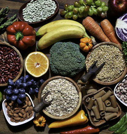 La fibra es un carbohidrato que las enzimas digestivas no pueden descomponer fácilmente