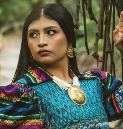 Ñusta Picuasi se abre camino en la música, sin dejar sus raíces otavaleñas.