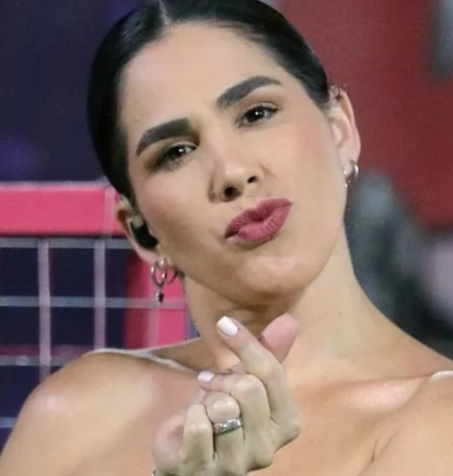 Karin Barreiro es una presentadora de televisión ecuatoriana