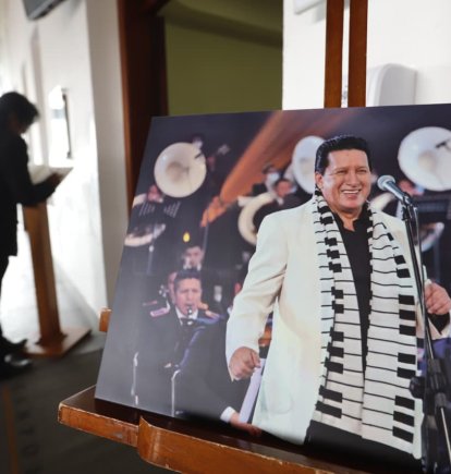 Familiares y amigos llegaron para despedirlo este martes 7 de abril.