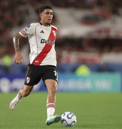 Kendry Páez volvió con todo: asistencia, triunfo y un final viral en bóxer