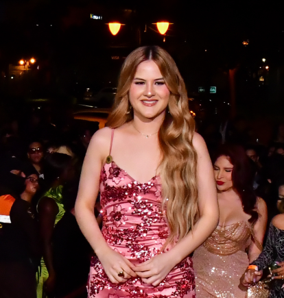 Mar Rendón es una cantante ecuatoriana que atraviesas por problemas contractuales con una disquera