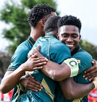 Jugadores de El Nacional celebran uno de los 5 goles a Dunamis en la Copa Ecuador.