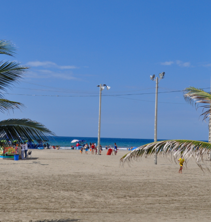 El feriado del 1 de mayo es una oportunidad para visitar las playas del Ecuador, como la del Murciélago, en Manta.