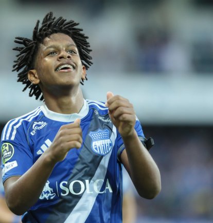 El jugador de Emelec Luis Fragozo fue el autor del único tanto de la victoria.