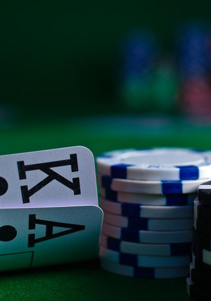 Debate: juegan con fines benéficos o desafían la prohibición legal de casinos en Ecuador