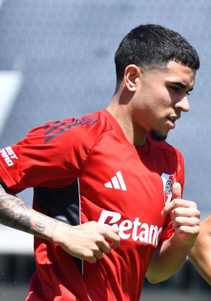 Kendry Páez, volante ecuatoriano que se unió a las filas de River Plate.