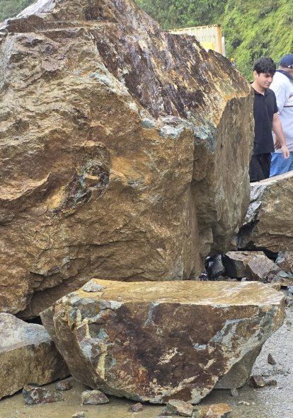 La caída de rocas en el Km.89 de la vía Cuenca-Molleturo-Puerto Inca se registró el pasado 7 de febrero.