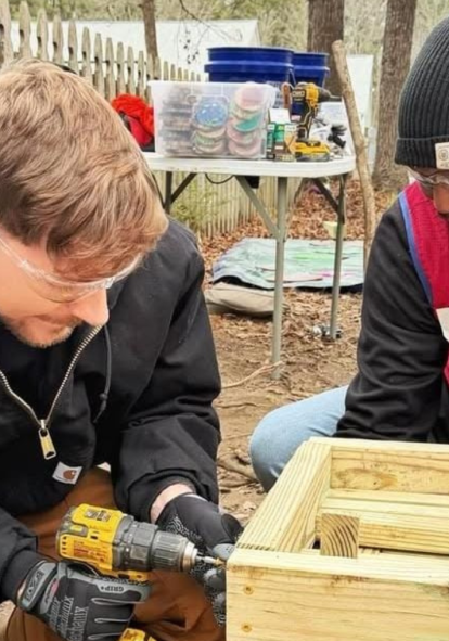 MrBeast en Ecuador: El youtuber muestra las nuevas escuelas en la selva, diseñadas para brindar educación segura a niños de comunidades remotas.