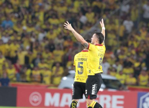 Octavio Rivero puso el empate 1-1 ante River Plate.