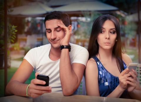 MUJERES INFIELES TIENEN SUS APPS FAVORITAS 