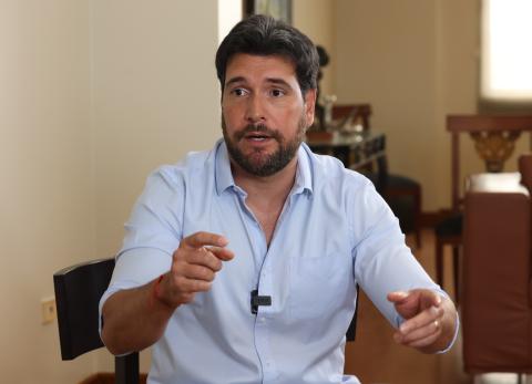 Jan Topic afirma que no tiene contratos con el Estado.