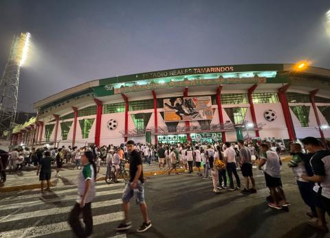 Una fiesta se vive en el estadio Reales Tamarindos.