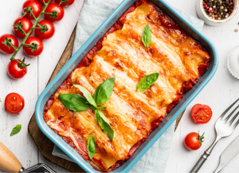 Se puede preparar canelones de pollo para una cena navideña barata.