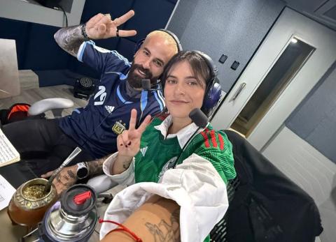 Marc Crosas y Lola del Carril en una reciente selfie en un estudio de grabación.
