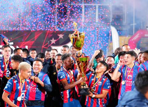 Deportivo Quito y su festejo como campeón de la segunda categoría de Pichincha.