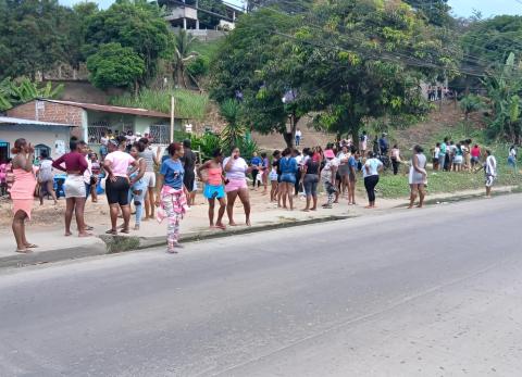 FAMILIARES REOS EN CENTRO FORENTE