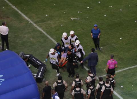 Hinchas fueron asistidos durante el evento deportivo entre Emelec y Barcelona SC