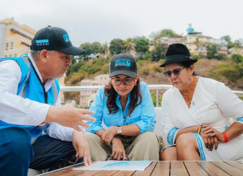 lourdes Tibán y Marcela Aguiñaga