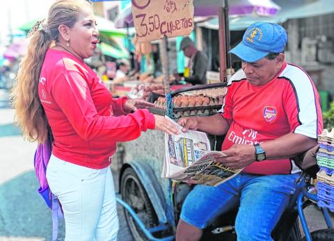 Patricia Granda oferta EXTRA con alegría y motivada, pues hay muchos clientes que disfrutan leer este Diario.