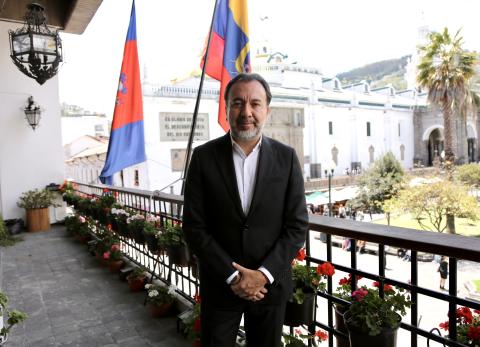 Rafael Correa y pabel Muñoz