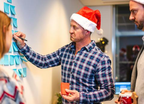 De acuerdo con la normativa actual, la hora de trabajo de los feriados obligatorios debe pagarse al doble.