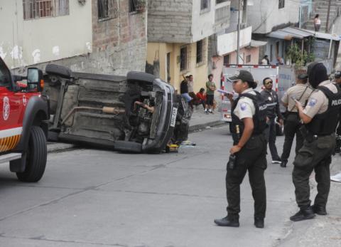 El hecho ocurrió la mañana de este lunes 1 de diciembre, y quedó registrado por cámaras de seguridad del sector.
