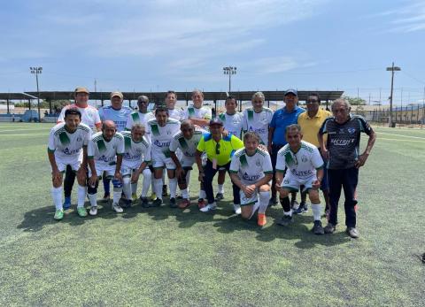 El equipo Luq San de la categoría sub 65 en la Liga El Guasmo.