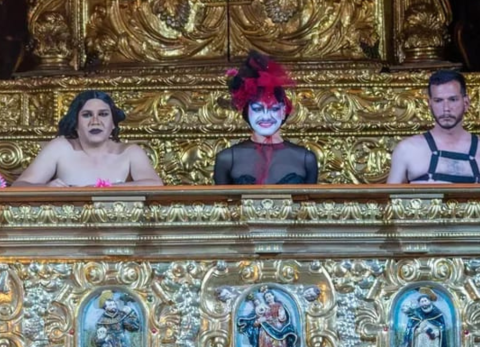 Una obra drag se presentó en la Capilla del Museo de Quito.