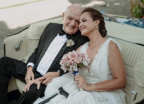 Marcela Aguiñaga publicó fotos tras la muerte de su padre.