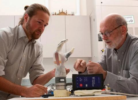 Mano biónica desarrollada por la Universidad de Utah