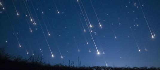 LLUEVEN METEOROS CUANDO LA TIERRA CRUZA ÓRBITA DE UN COMETA