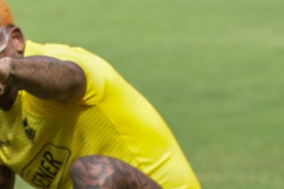 Michael Arroyo llegó con el pelo pintado de rojo a los entrenamientos.