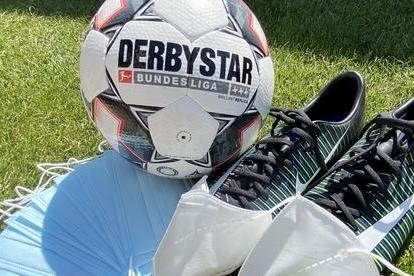 La pelota desde que comenzó a usar mascarilla por el Covid 19, el futbol tiene nuevos reglamentos.