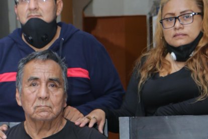 Por la cuarentena, no todos los  hijos de Gregorio pueden pasar junto a él.